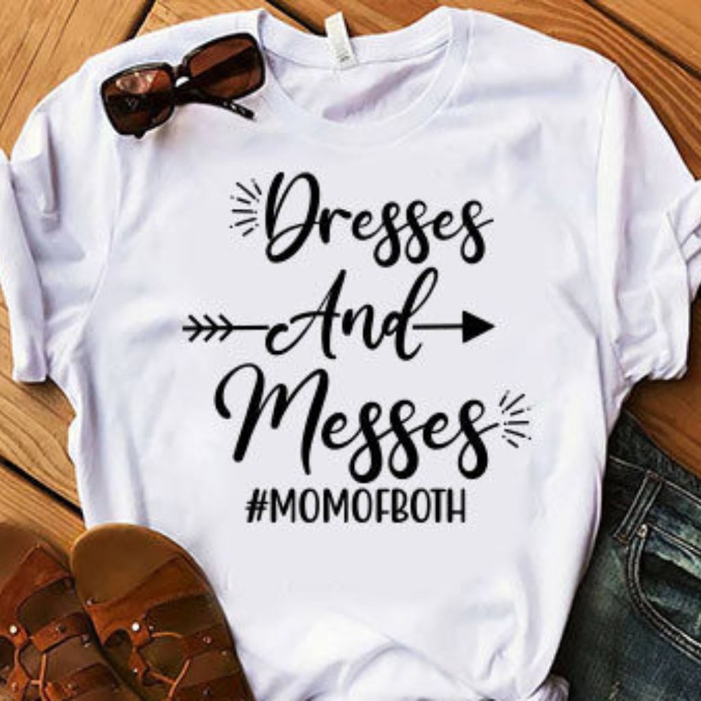DRESSES AND MESSES GRAPHIC TEE